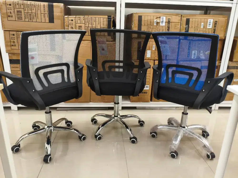 Selma Lyon Kursi Kantor Sandaran Rendah – Hitam