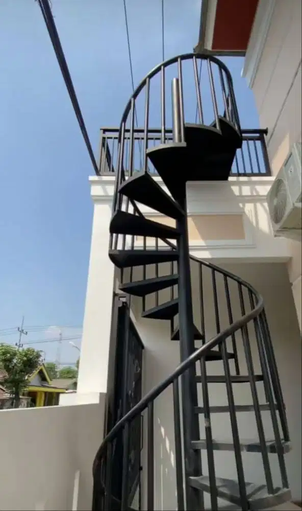 Tangga Besi Modern untuk Rumah 2 Lantai