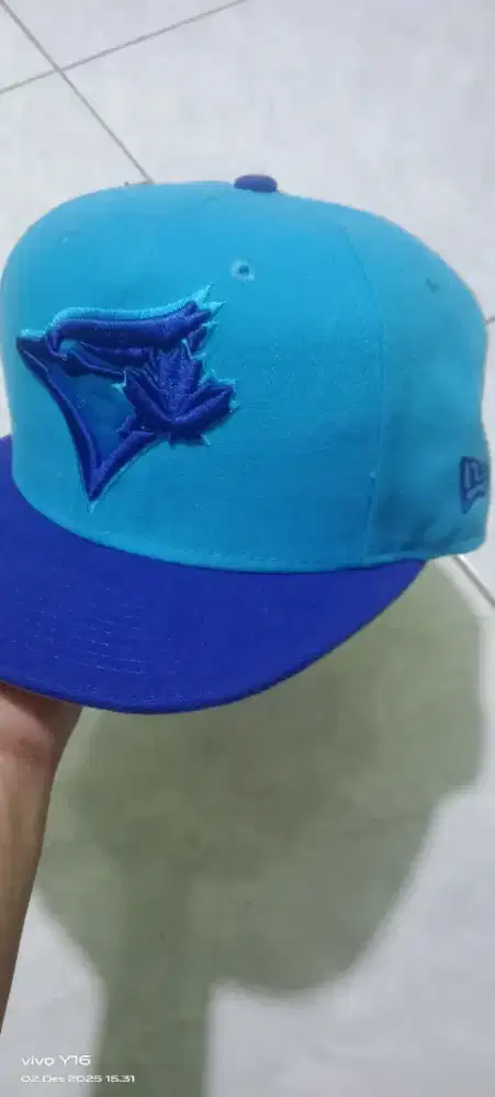 Topi new era blue jays 2 warna