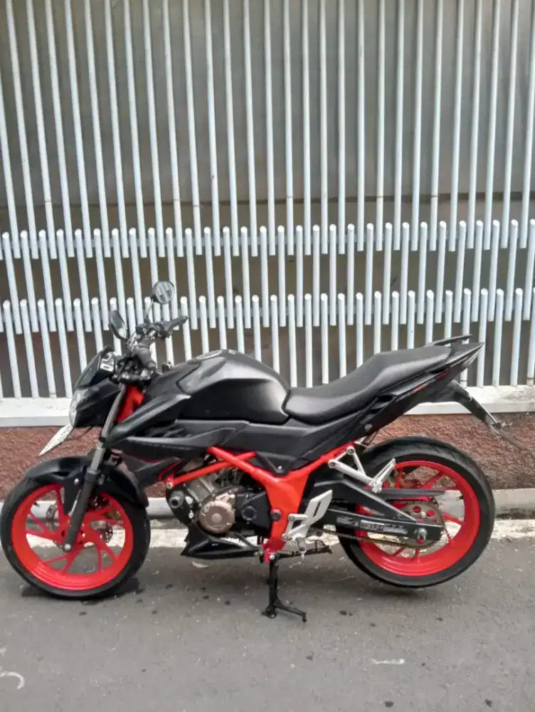 JUAL CEPAT Honda CB 150R Tahun 2019,Super Mulusss.. Full ori..