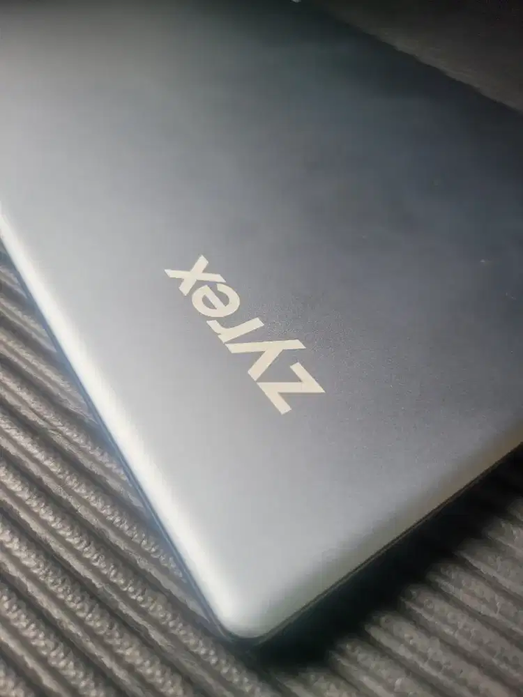 Zyrex i7 ram 16 Touchscreen