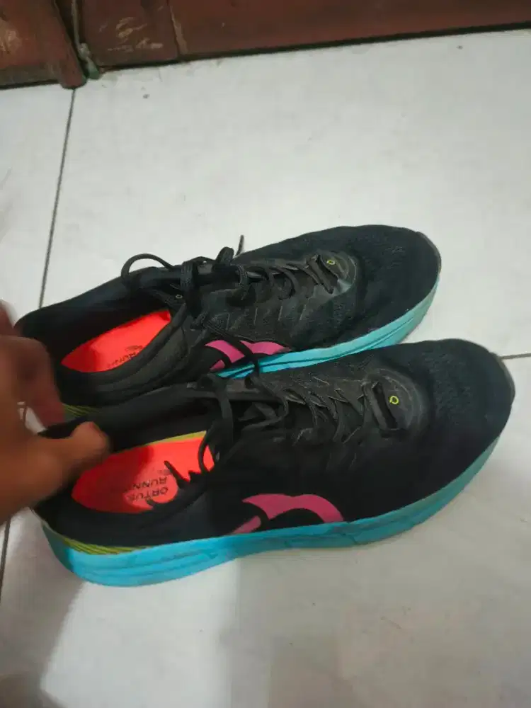 Sepatu lari hyperfuse 1.4