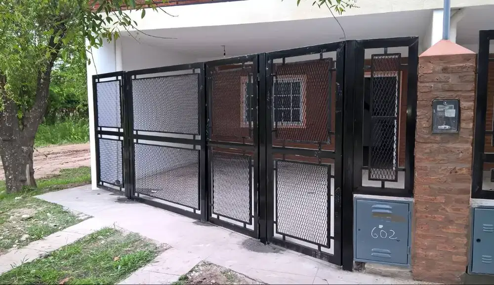 Pagar Sliding Besi untuk Garasi Rumah