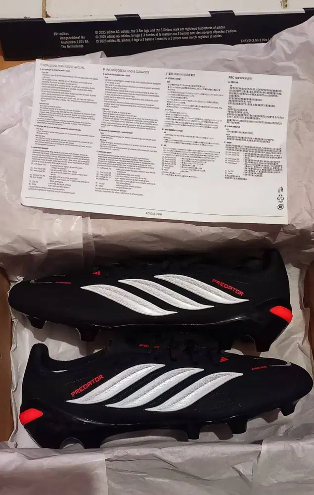 sepatu bola adidas Predator
