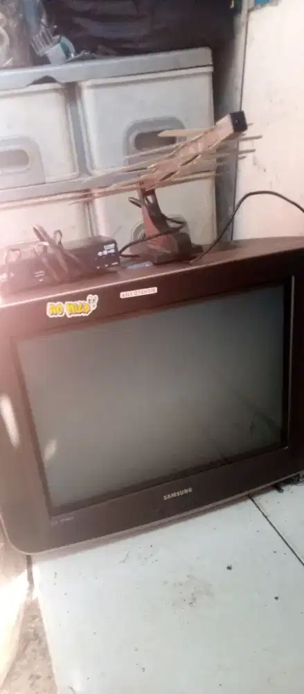 Tv merk samsung tinggak setel