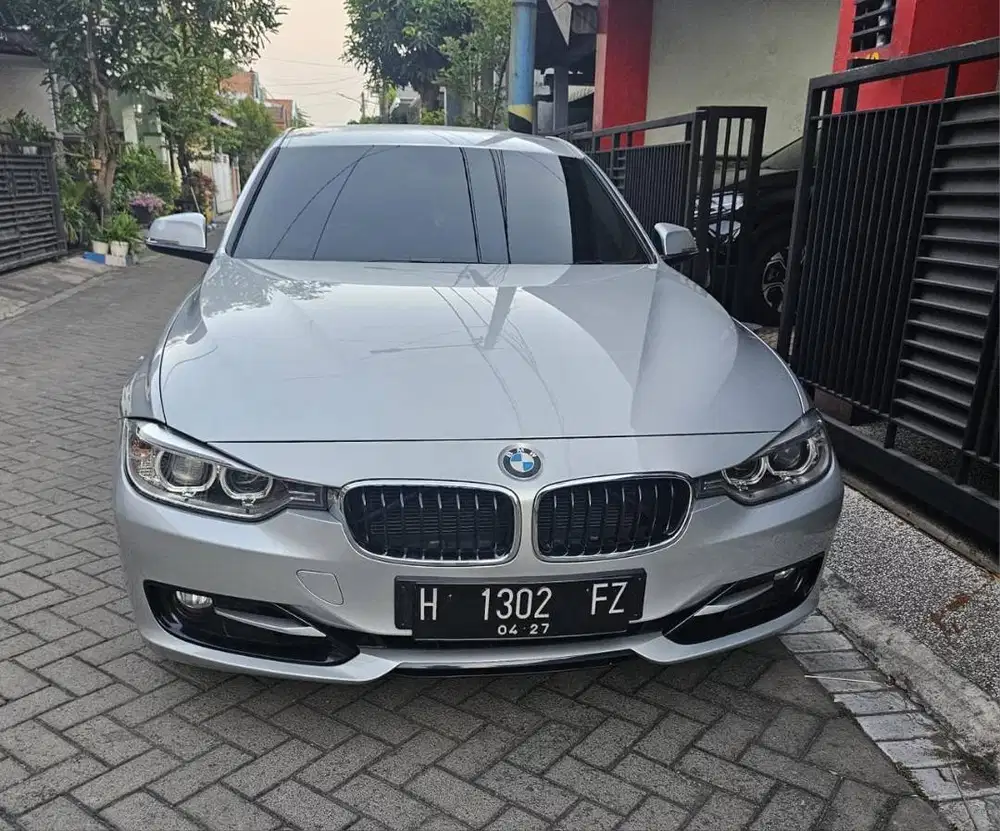 BMW F30 320i N20 TAHUN 2013 (KM 65RB)