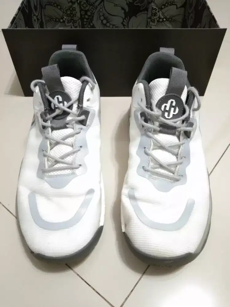 Sepatu Basket HoopHero