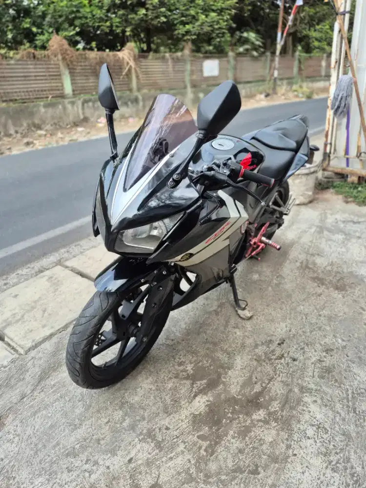 Dijual Honda CBR 150R k45 tahun 2014 surat lengkap