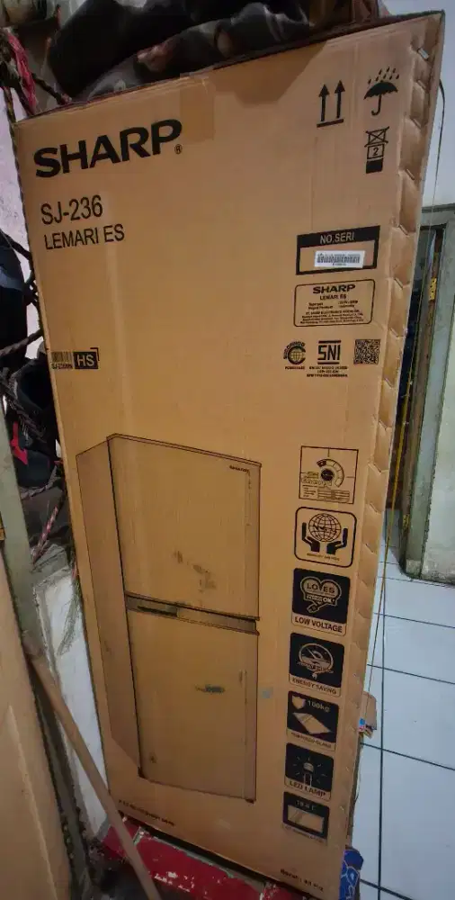LEMARI ES/KULKAS SHARP SJ 236
