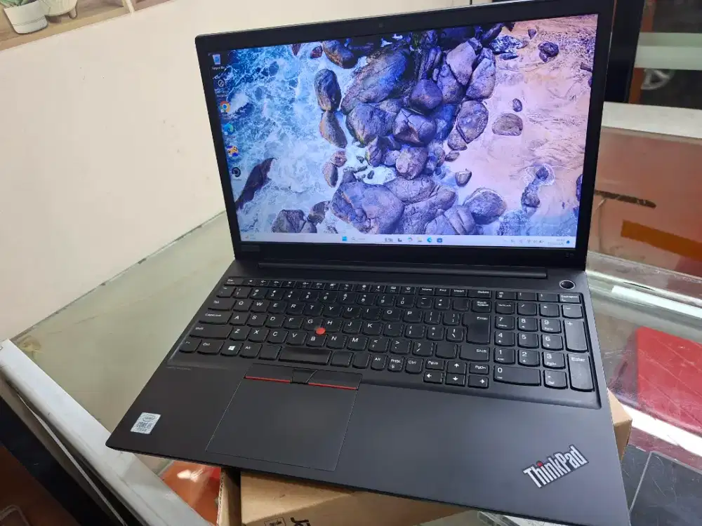 Lenovo thankpad E15
Ram8
Sdd 256
Intel core i5 gen 10