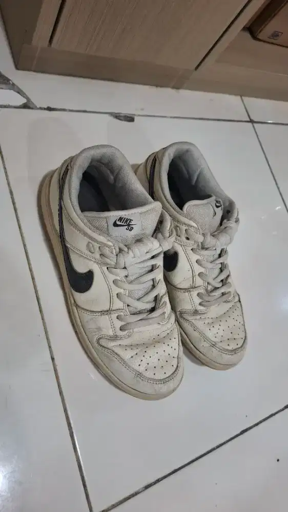 Sepatu Nike Sb Dunk Low White Gum