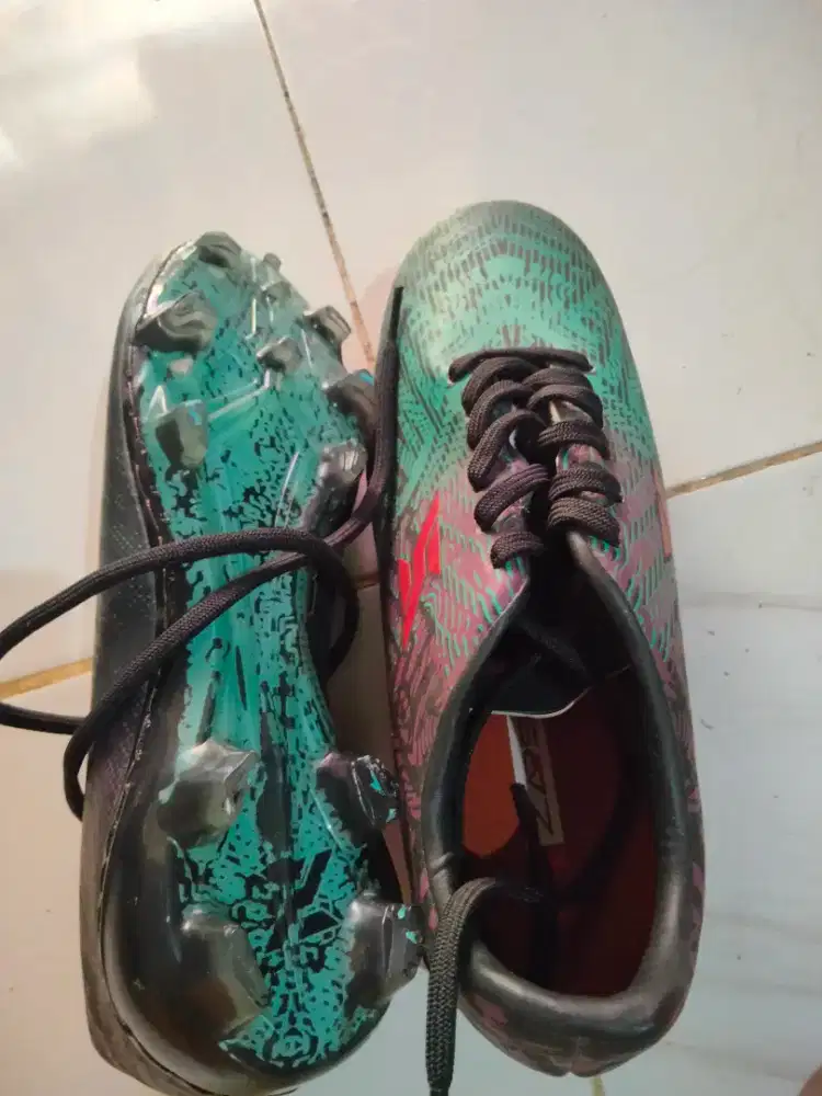 Sepatu bola (mini soccer)