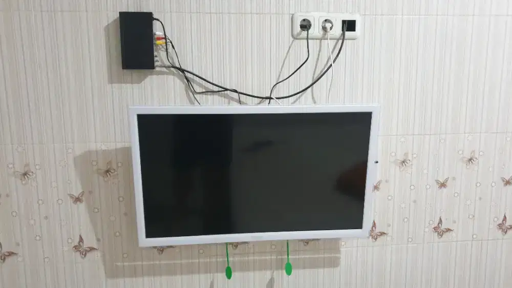 TV samsung 32 inch SmartTV + Topbox + Bracket