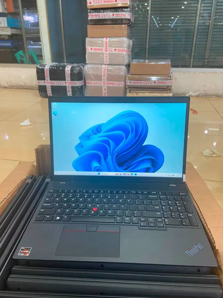 LENOVO L15 G3 RYZEN 5-5675 16/256 LAYAR 15.6 INCH VGA 4 GB *ET