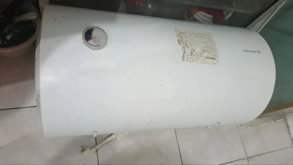 Pemanas air / water heater Ariston Pro R 100 Liter