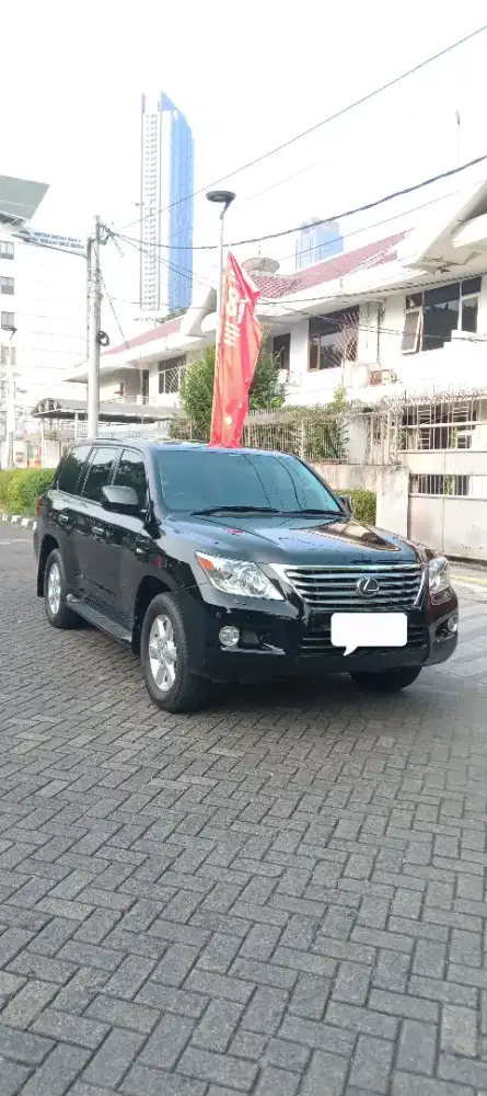 Lexus LX 570 AT Bensin tgn 1, pajak on ,hitam met thn 2010