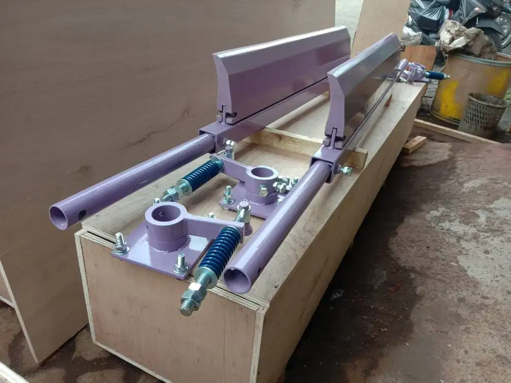 Belt Cleaner Conveyor Primary & Secondary
