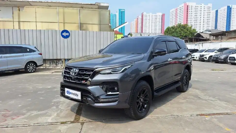KM Rendah - Toyota Fortuner 2.8 4x2 GR Sport DSL Solar-AT 2023