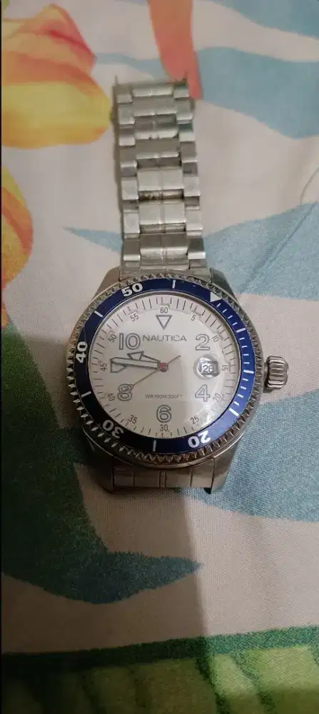 Dijual Jam Tangan Stainless Steel merk ternama Nautica diameter 4,5cm.