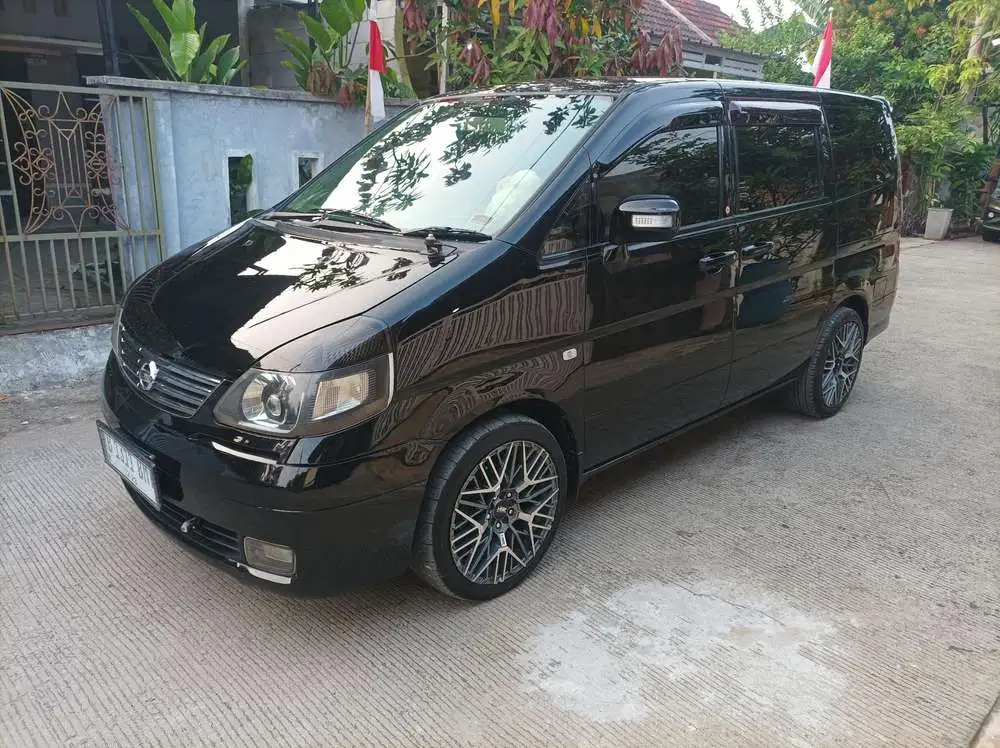 Nissan Serena 2010 Bensin