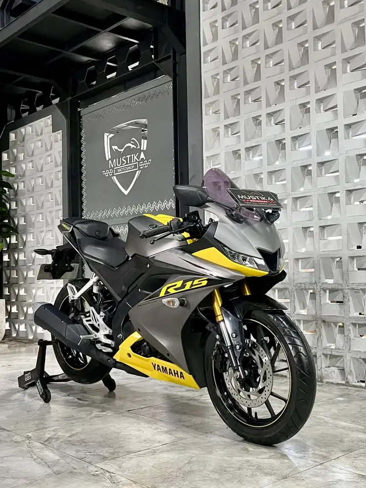 YAMAHA R15 V3 2020 - Chintia Mustika