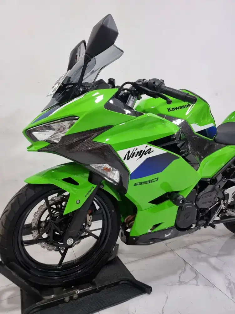 KM 100 perak Kawasaki Ninja 250 ABS Fi Keyless 2026 bln 4 KAYAK BARU