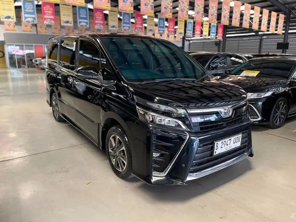 [LOW KM] Toyota Voxy 2.0 AT 2020