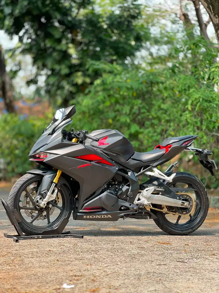 HONDA CBR250RR ABS 2018 HITAM DOFF KM LOW PAJAK PANJANG RASA BARU