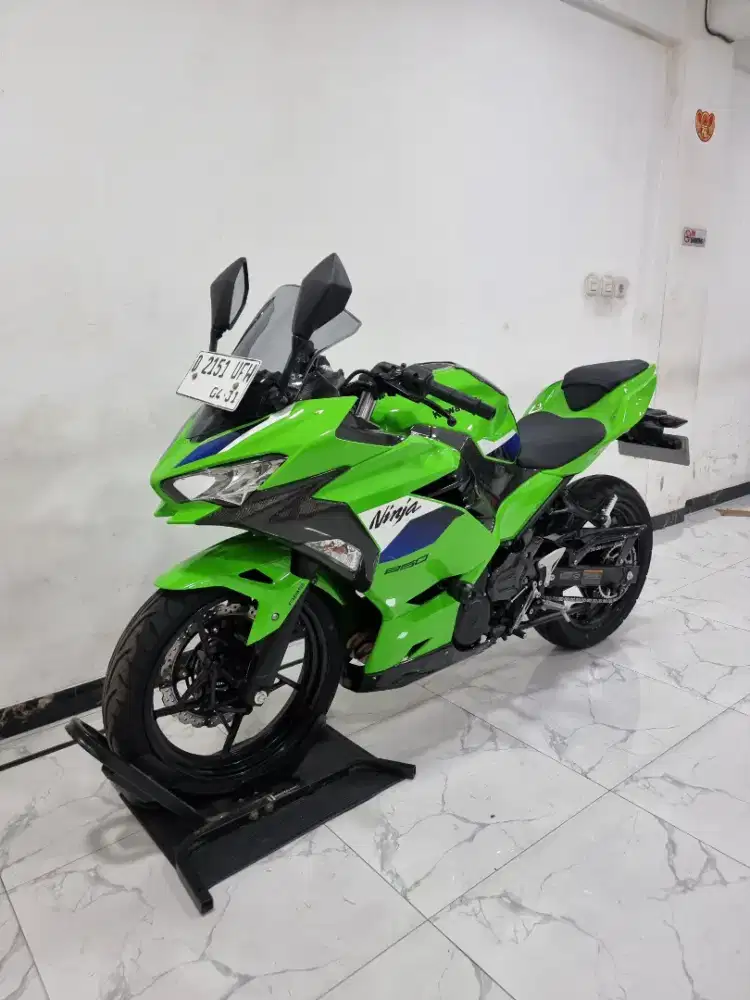 KM 100 perak Kawasaki Ninja 250 ABS Fi Keyless 2026 bln 4 KAYAK BARU