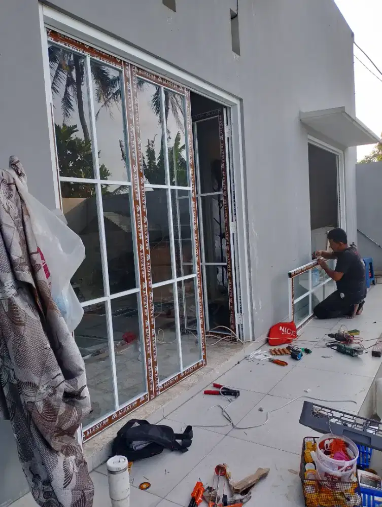 Pintu dan jendela alminium kaca