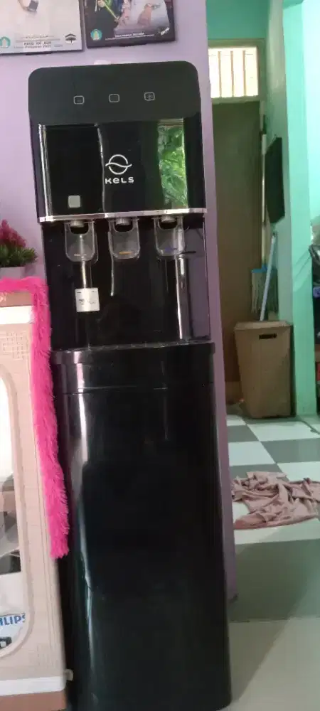dispenser merk kelas,galon sudah dibawah
