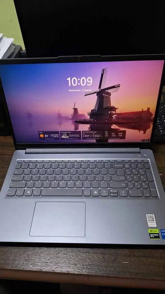 Lenovo LOQ 15IAX9E