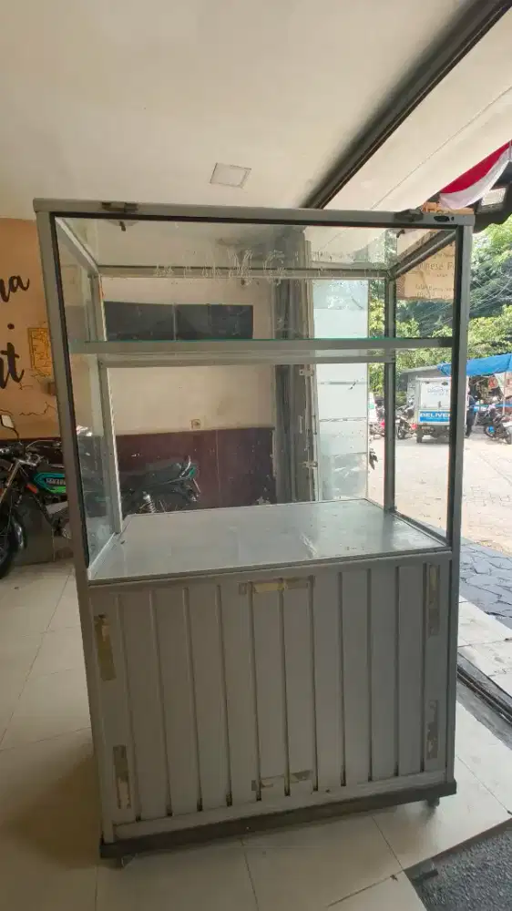 ETALASE ALUMINIUM + KACA BEKAS – KONDISI BAGUS