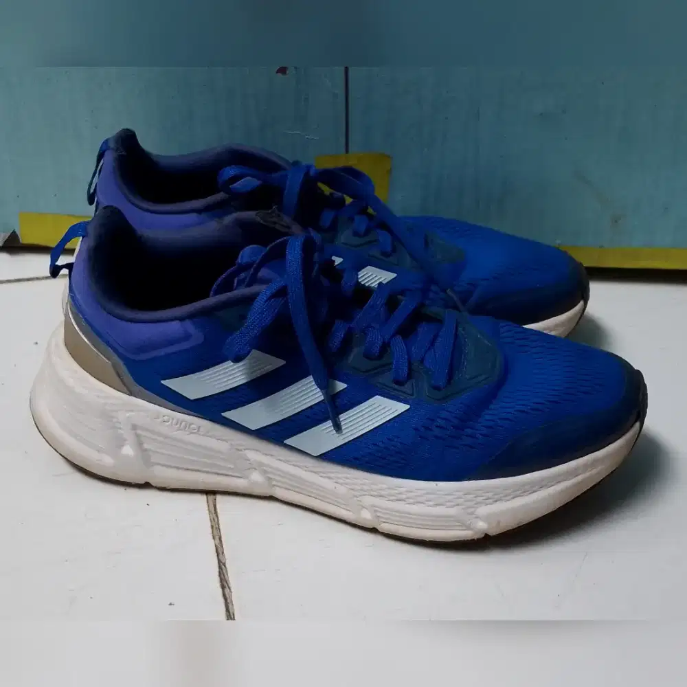 Size 44 sepatu gym running adidas quester original