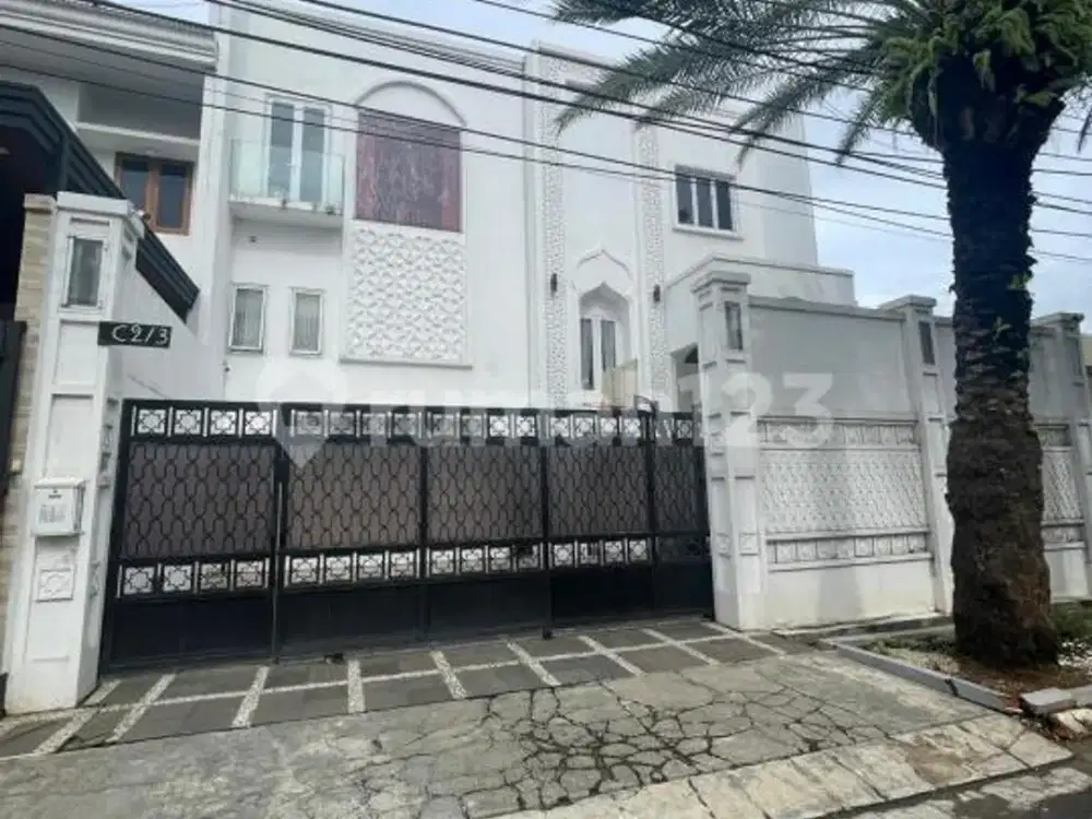 Rumah Besar Modern Semi Furnished di Villa Inti Persada Pamulang