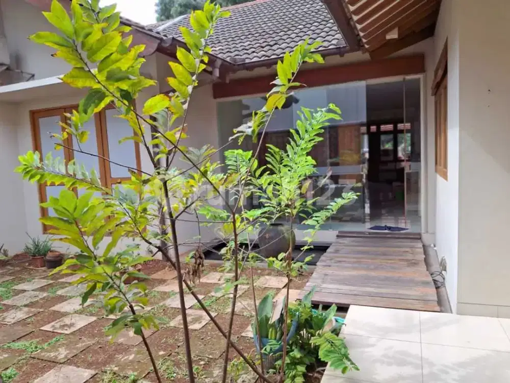 Dijual Rumah Bagus Bonus AC di Kencana Loka BSD Sektor 1-4