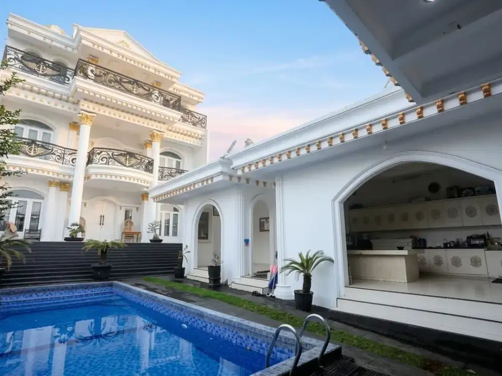 Di Jual Villa mewah di Lembang dengan Kolam Renang