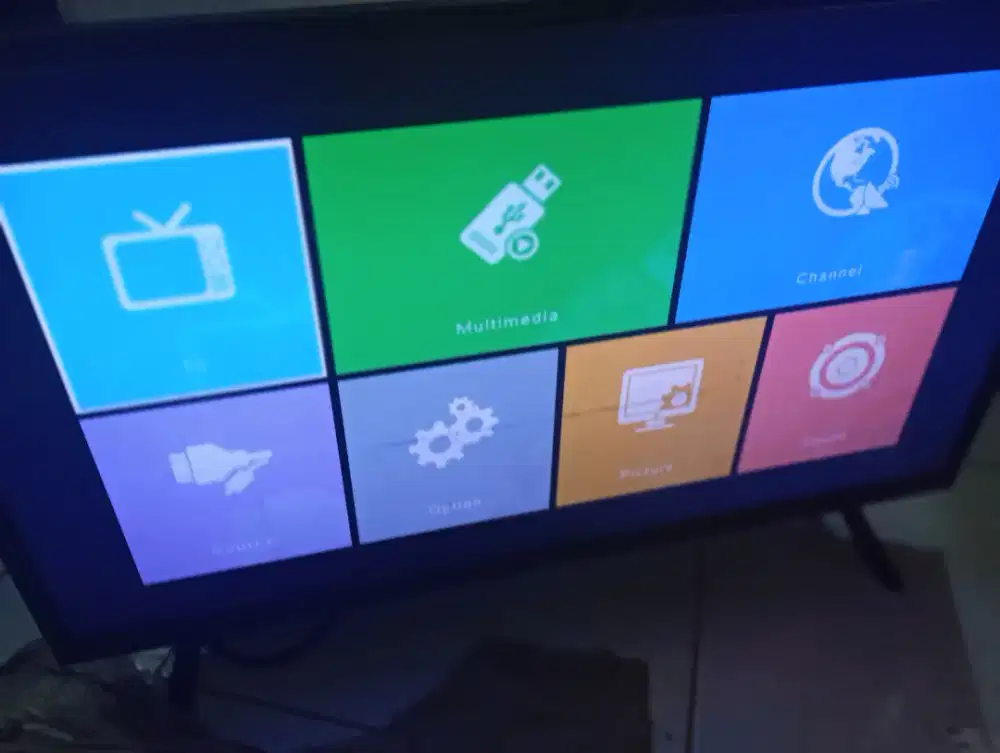 LED TV 32 inchi TCL