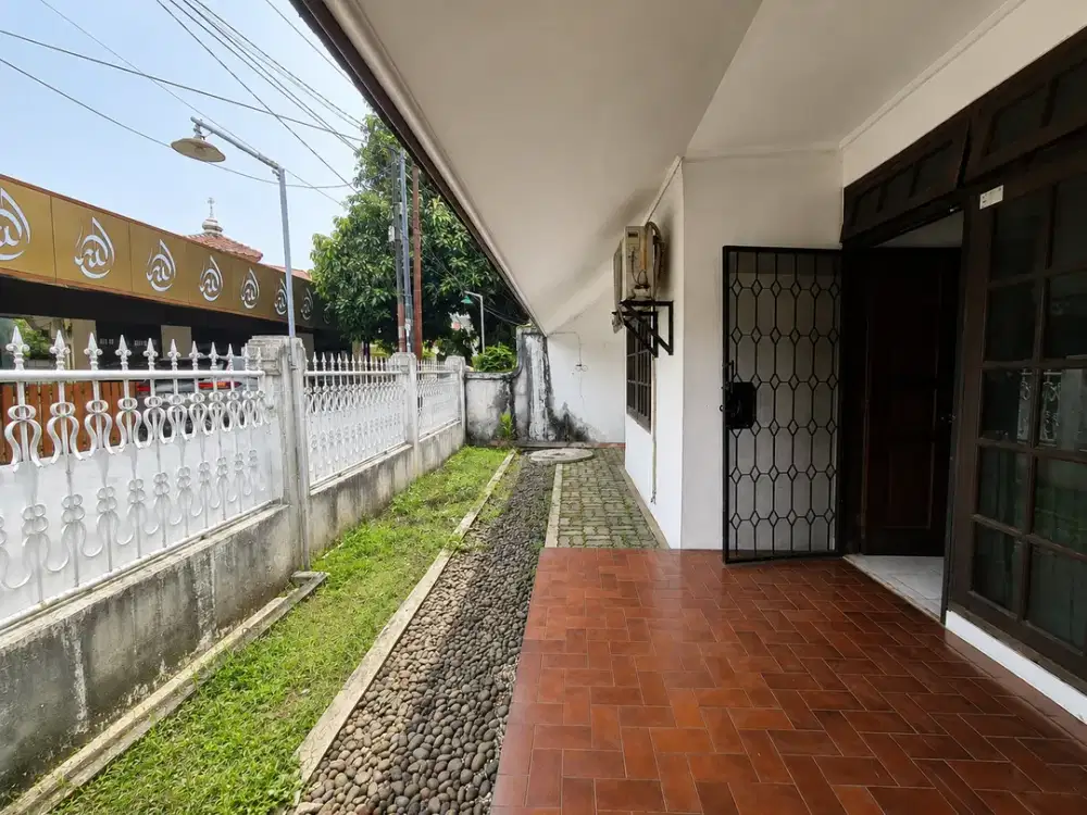 Rumah Luas 2 Lantai Dalam Komplek di Serua Ciputat Harga Masih 1M-An