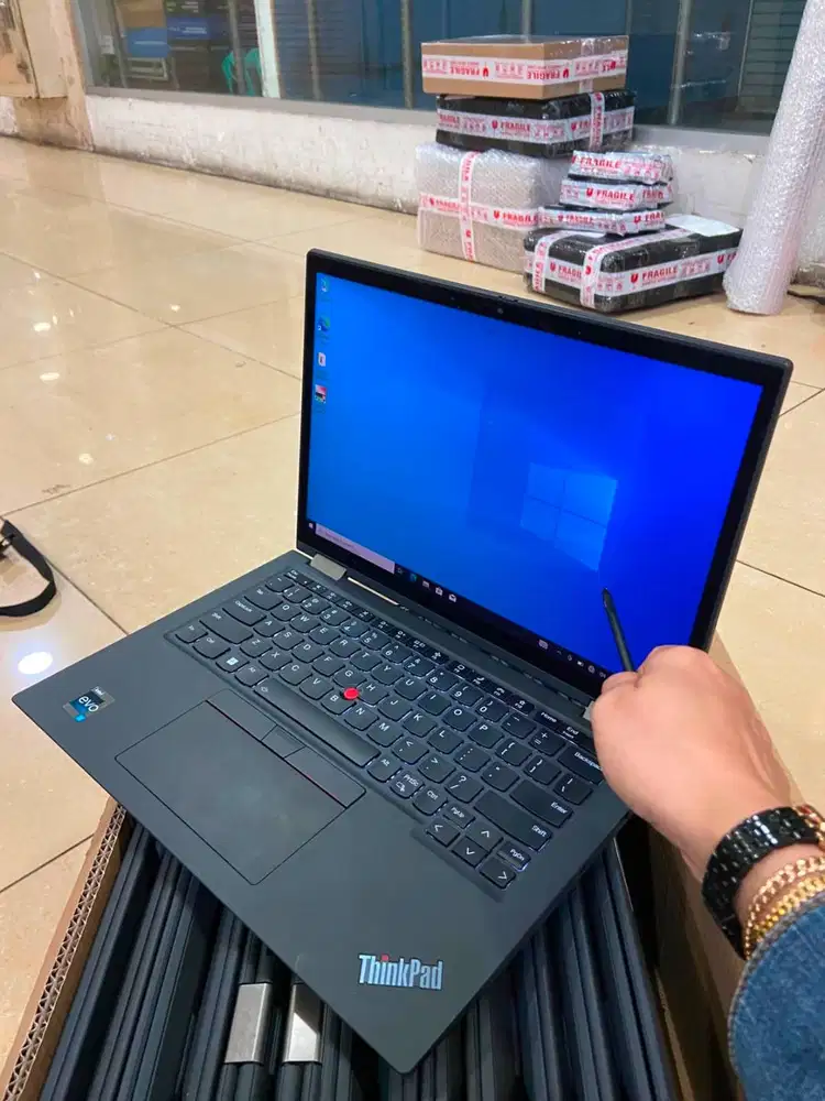 LENOVO YOGA X13 G3 i7 GEN12 16/512 LAYAR 13.3 INCH TOUCHSCREEN *ET