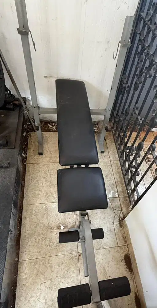 Bench press machine