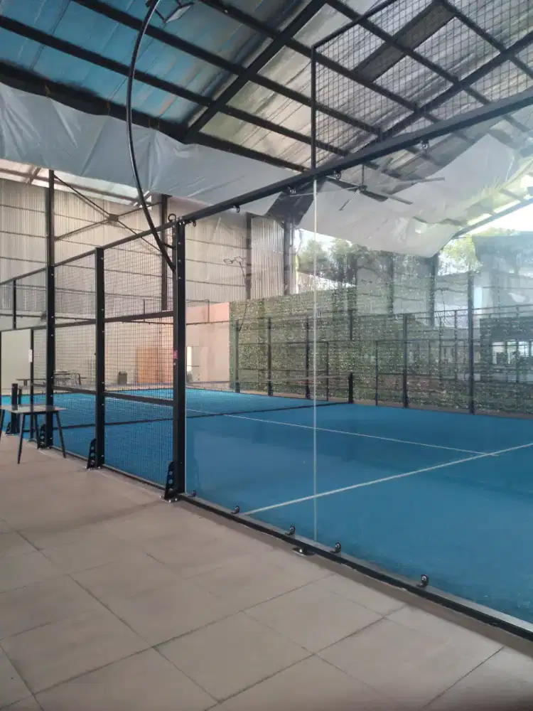 Satu seat lapangan padel
