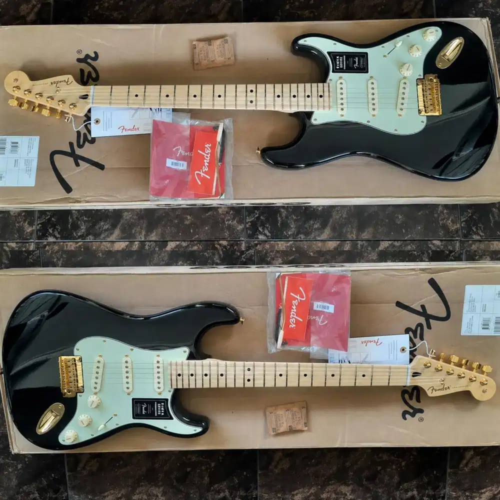 Fender player strat Limitide edition Gold hardware 2021