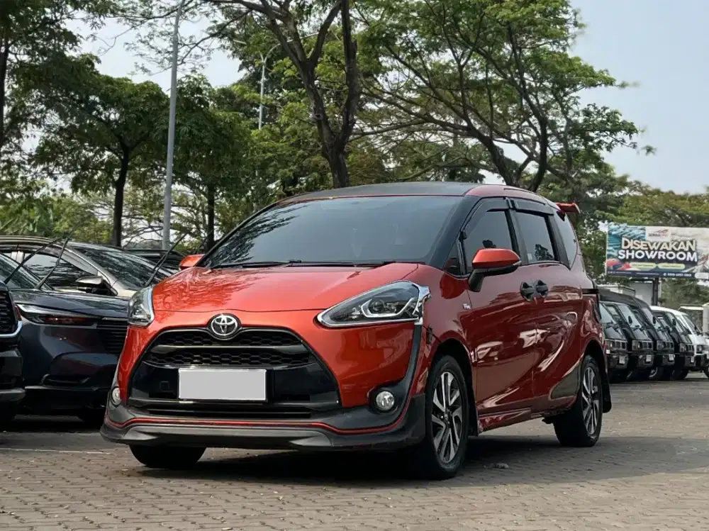 TOYOTA SIENTA Q AT MATIC 2017 ORANGE KM 68RB
