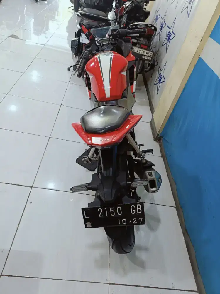 Merah putih HONDA CBR 150R TAHUN 2016 TIDAK BISA KREDIT TAHUN TUA