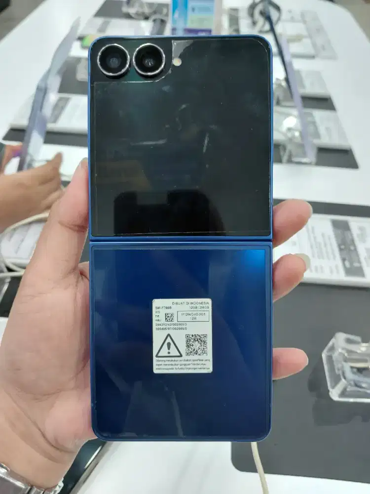 Second Samsung Galaxy Z Flip7 5G 12/256GB Ex Display