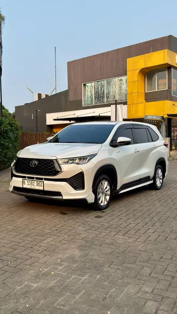 INNOVA ZENIX V HYBRID MODELISTA MATIC 2024