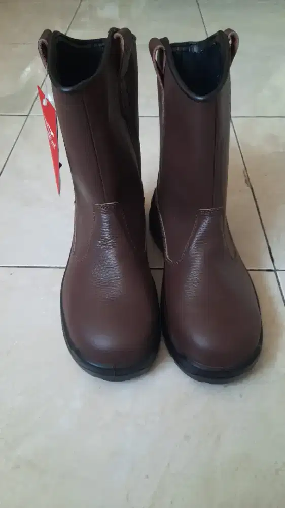 SEPATU SAFETY MERK CHEETAH