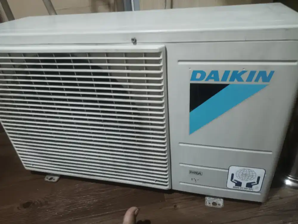 outdoor daikin 1 pk R410a