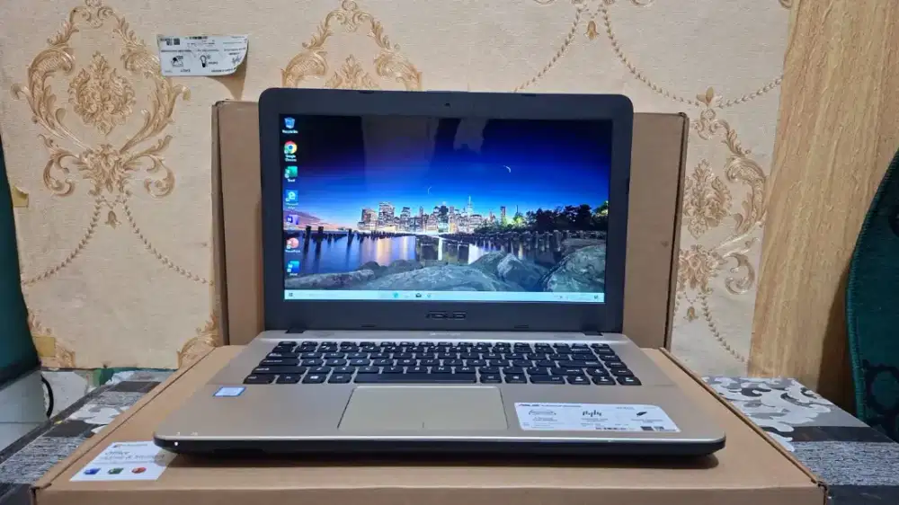 Laptop Asus X441UA • Core i3-6006U•4GB •SSD 256GB • SIAP PAKE